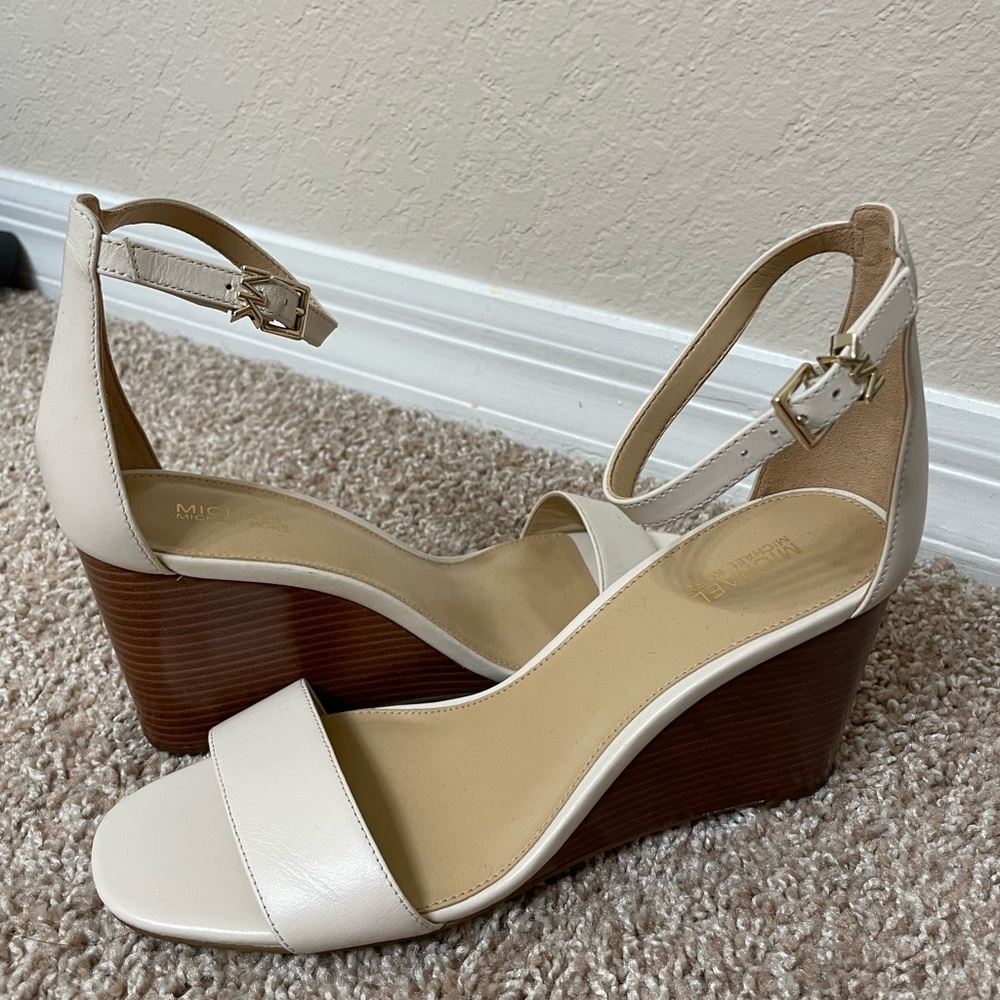 Michael Kors wedges size 8. New without tags. Stunning!! 😍